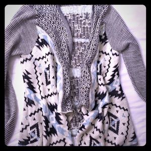 LAST CHANCE ❄️ Navy and White Loose Knit Cardigan